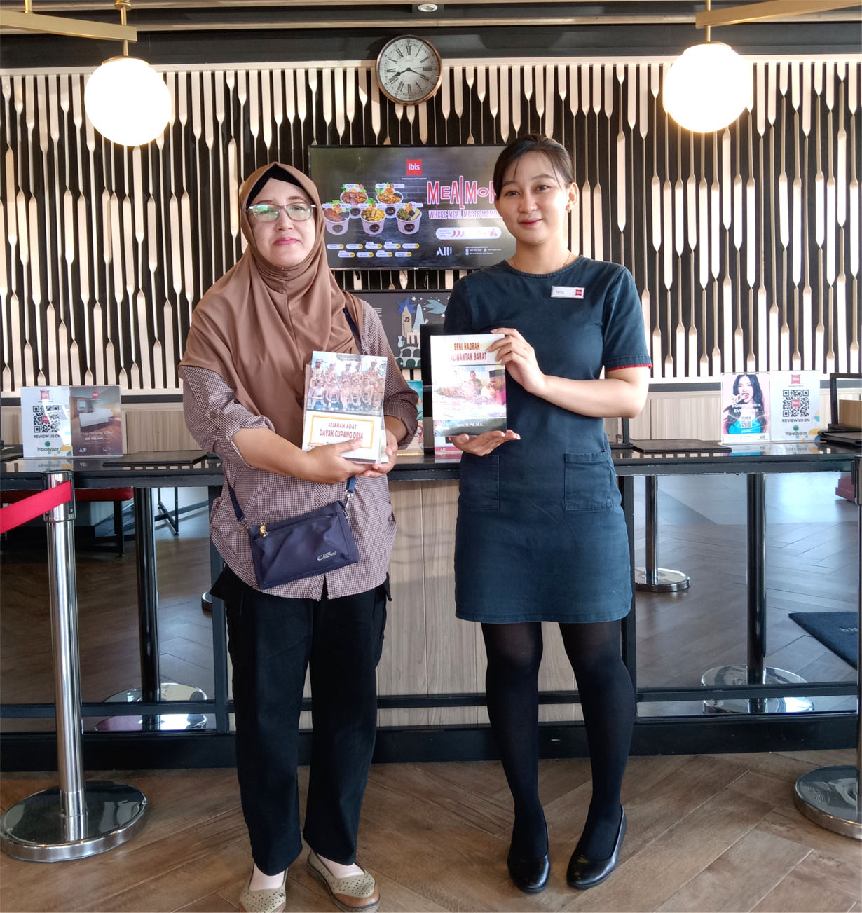 Rosalie Hanasita Foundation Study Seni Hadrah Kalbar di Hotel Ibis Pontianak