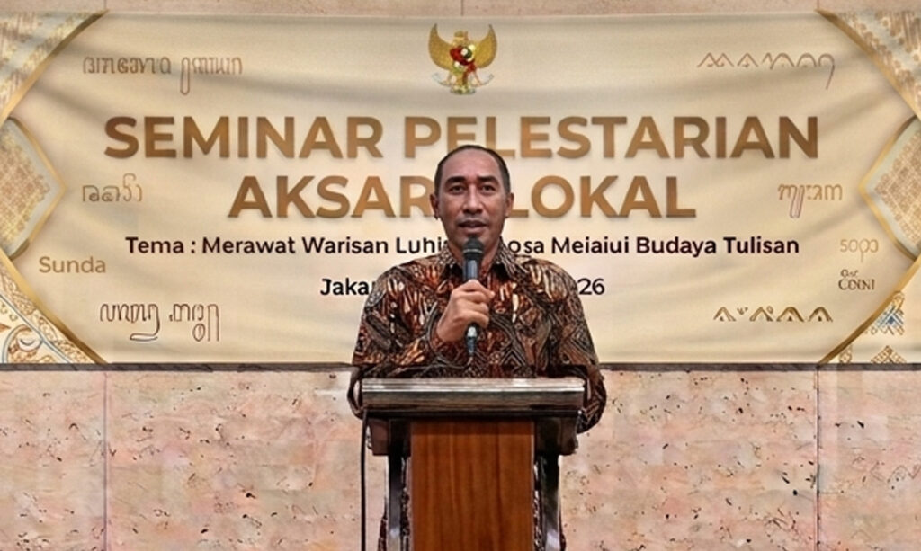 Tomi menjadi narasumber tentang Aksara Gholiks di Seminar Pelestarian Aksara Lokal