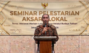 Tomi menjadi narasumber tentang Aksara Gholiks di Seminar Pelestarian Aksara Lokal