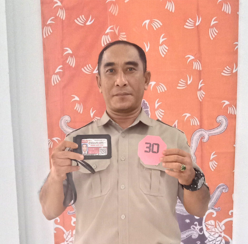 Pimpinan Umum media Exclusive News, Tomi, S.Pd.,M.E., menghadiri Technical Meeting, pada hari Selasa, 18 Agustus 2026, di Gedung Galeri Prestasi Kabupaten Sanggau.